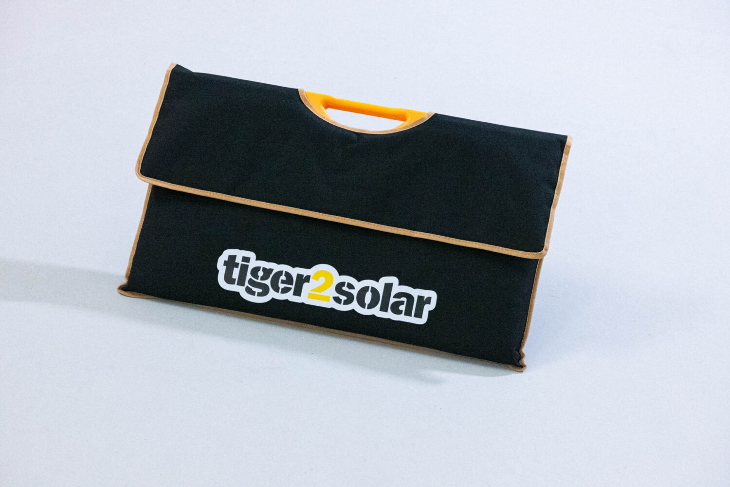 Version 02, mit USB-Anschluss, Solartasche von Tigerexped
