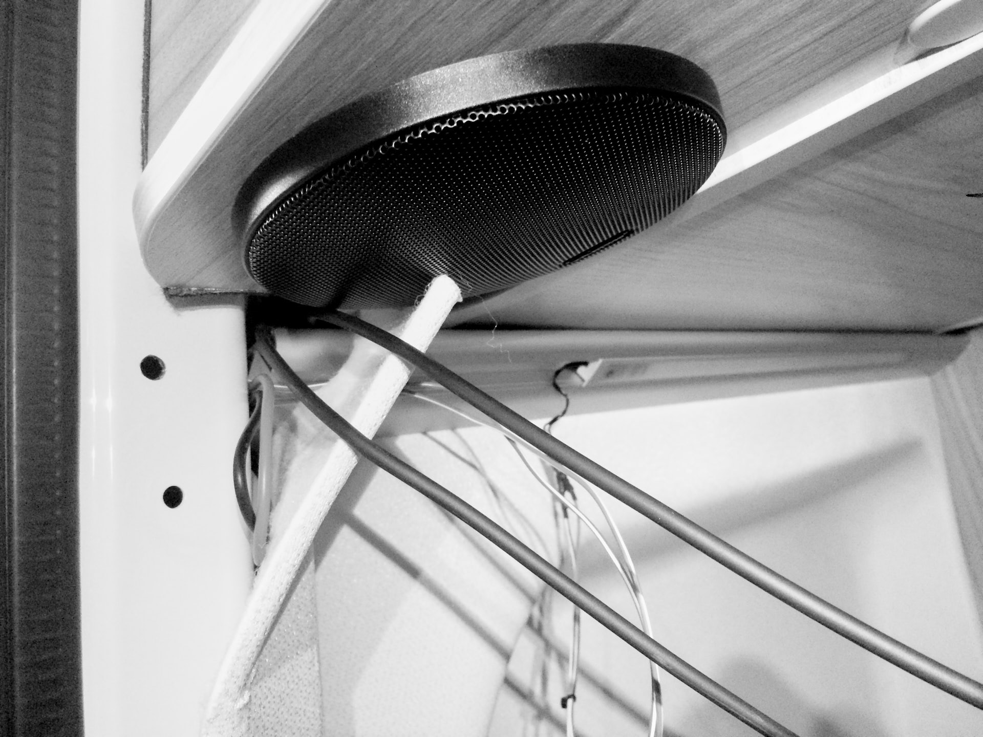 Rotes und Schwarzes Kabel