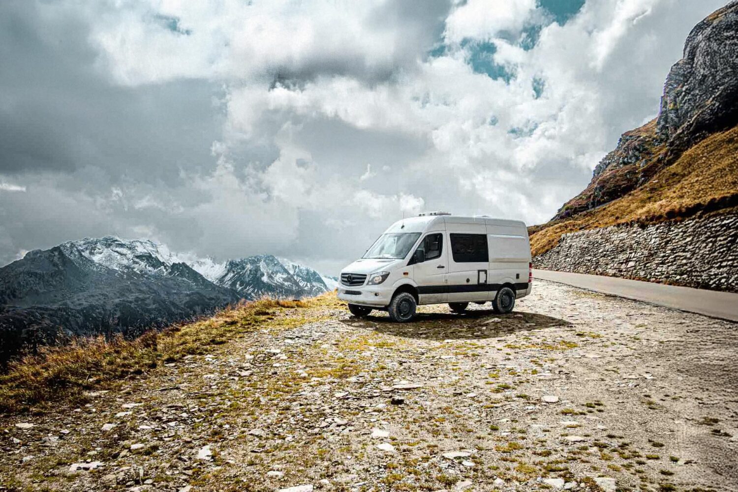 170925-Wohnmobil-Kastenwagen-vs-Teilintegrierter-Hymer-Grand-Canyon-S-600-4x4-Location-Timmelsjoch-Creator-Rene-Gaens-02093