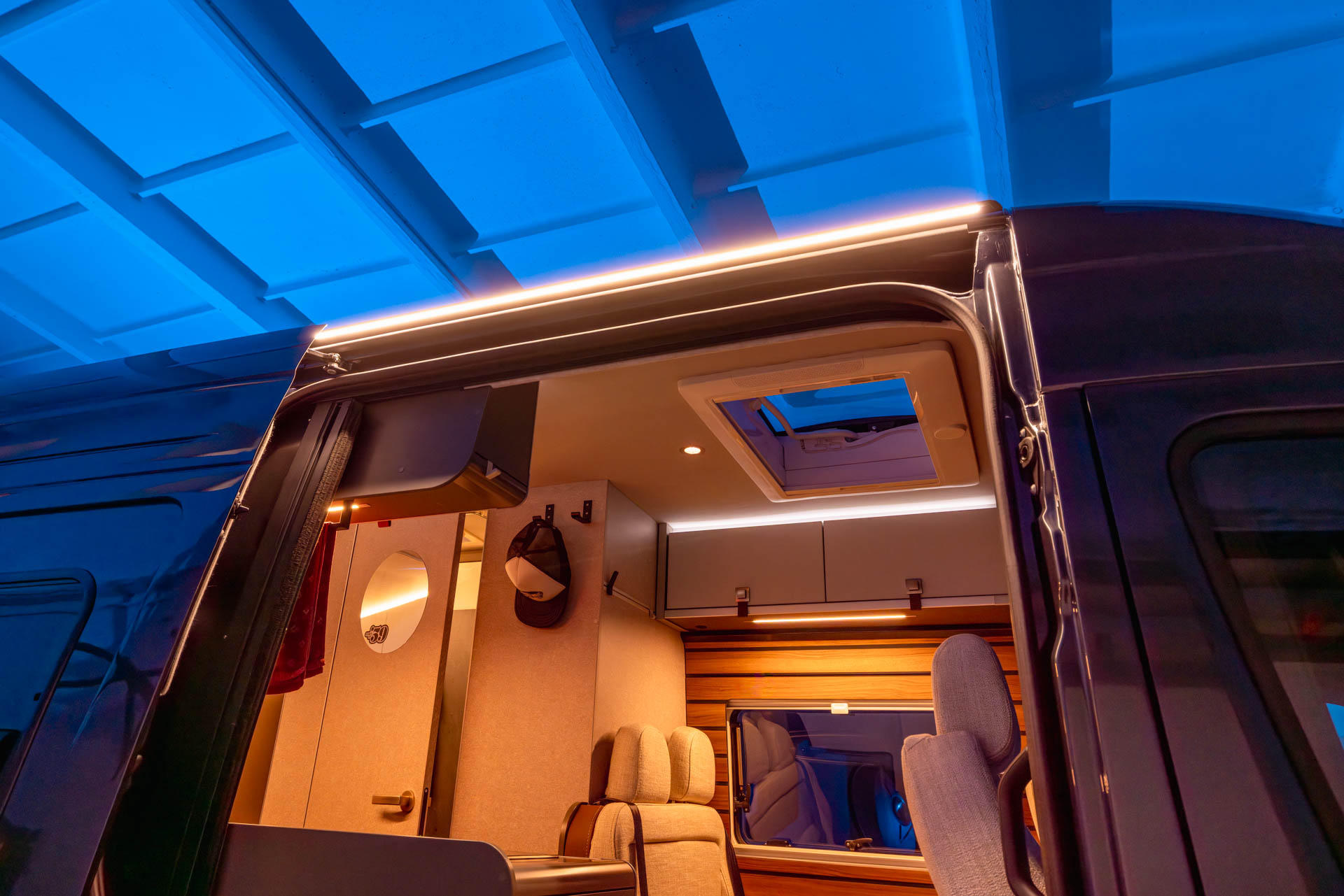 Verbaute Regenrinne am Sprinter Wohnmobil